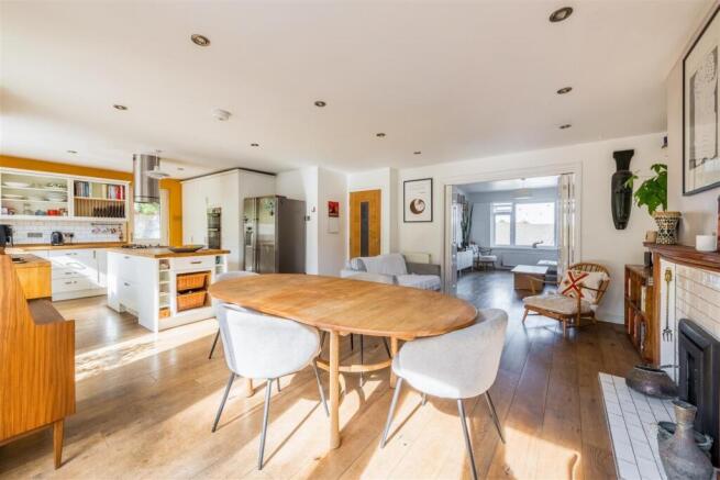 49 Westdene Drive-11.jpg