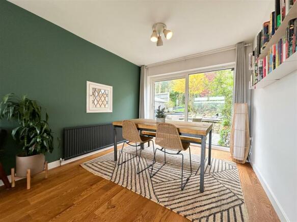 LOUNGE DINING ROOM