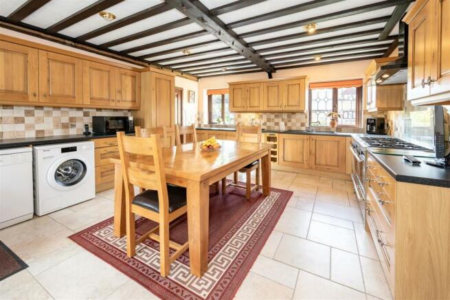 Kitchen breakfast room