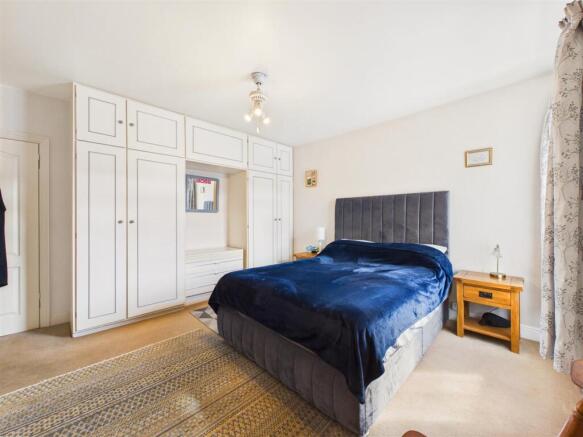 3 bed Terraced for sale Image 9