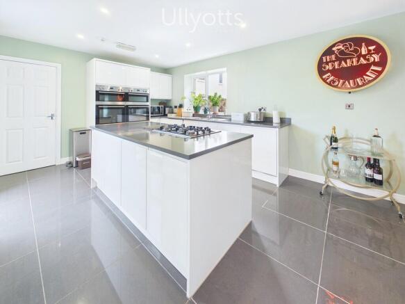 7 bed Semi-Detached for sale Image 8