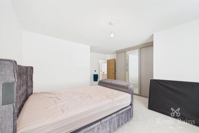 5 bed Detached for sale Image 10