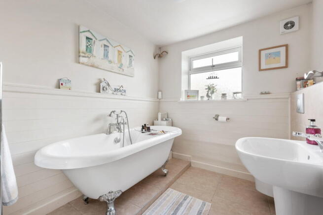 4 bed Semi-Detached Bungalow for sale Image 12