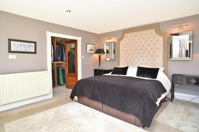 4 bed Detached for sale Image 10