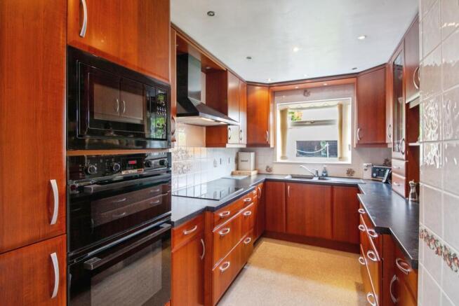3 bed Semi-Detached for sale Image 9