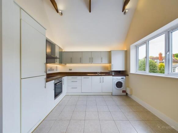 CAM02136G0-PR0250-STILL006