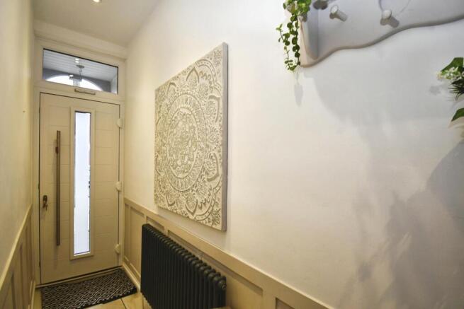 3 bed Garages for sale Image 5