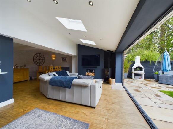 OPEN PLAN LIVING/ DINER WITH BI-FOLD DOORS