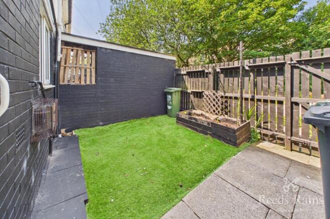 2 bed End of Terrace to rent Image 7