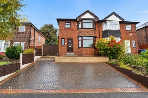 Hallwood Avenue, Salford