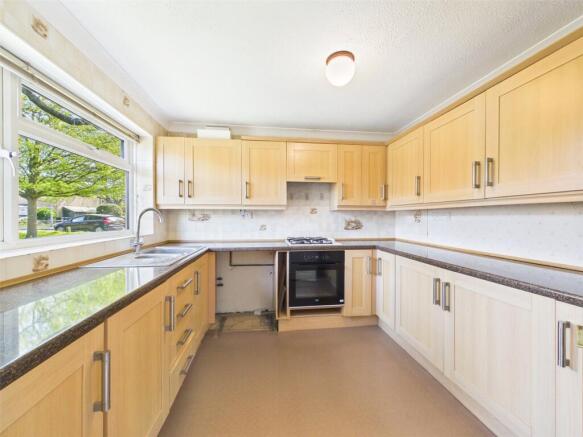 32, Vinneys Close, Burton, Christchurch, Dorset, BH23 photo 4