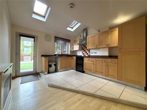 3 bed Terraced to rent Image 4