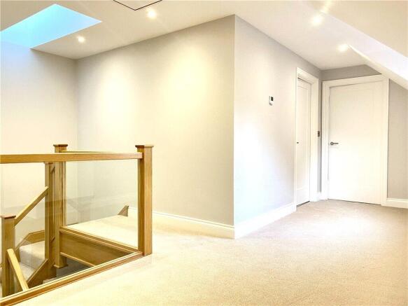 4 bed Terraced to rent Image 6