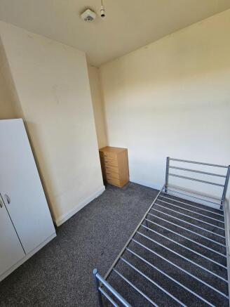 3 bed Terraced to rent Image 4