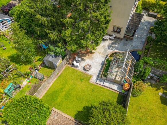 Elevated lawn