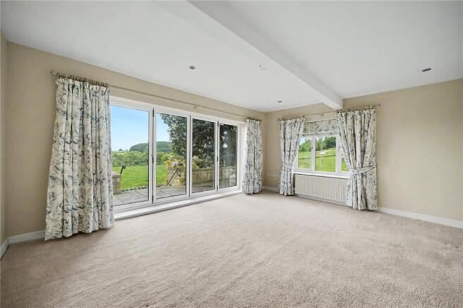 4 bed Bungalow for sale Image 8
