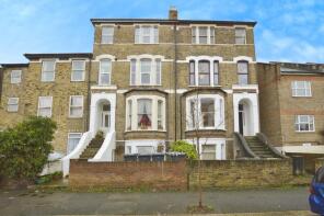 11 Ashborne House, North Birkbeck Road, London E11 4JF