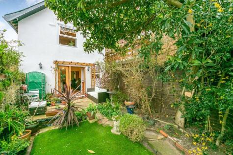 Drummond Road, Guildford, GU1