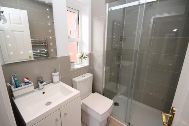 En-suite Shower