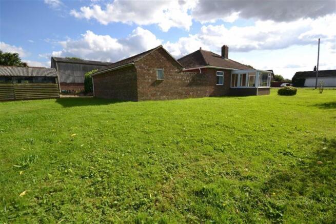 SIDE & REAR GARDENS