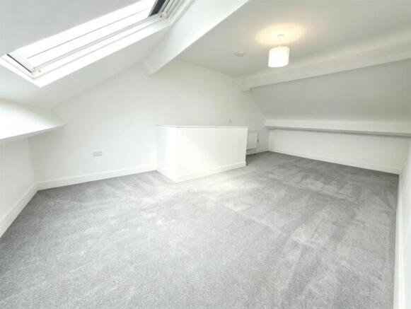 3 bed Terraced to rent Image 9