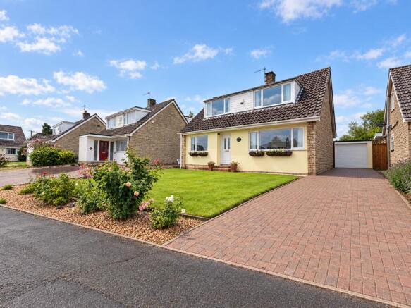 3-bed detached on Priory Gardens, Easton-in-Gordano, Bristol, Somerset, BS20, £535,000