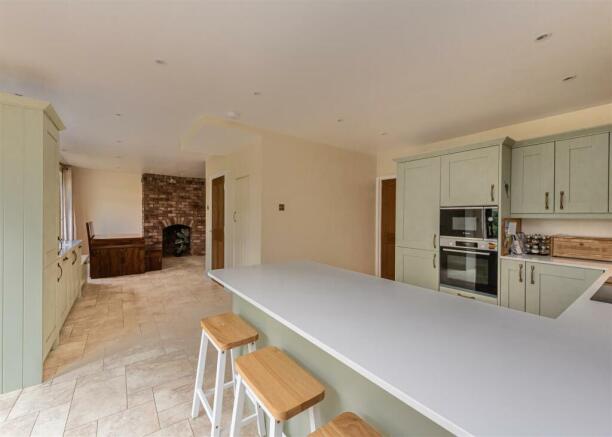 5 Dimmingsdale Road-kitchen2.jpg