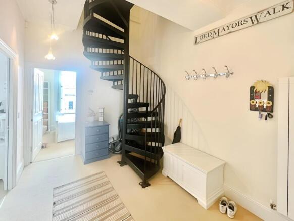 3 bed Apartment for sale Image 11