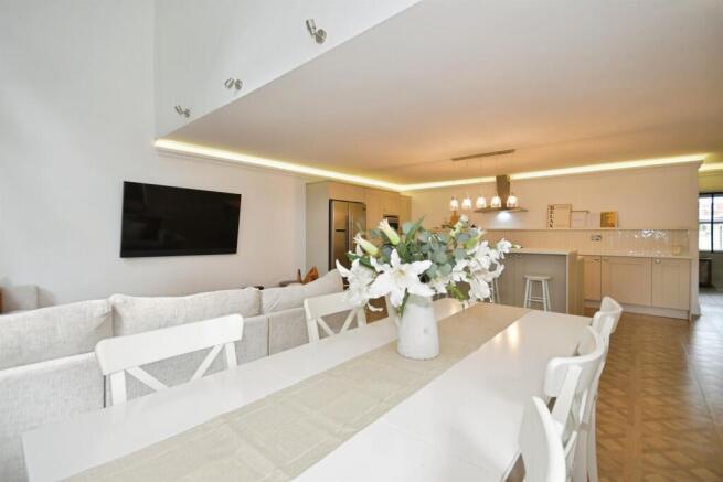 4 bed House for sale Image 5