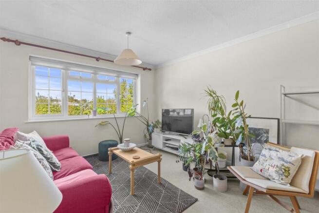 2 Firs Court, Summerleys Rd, HP27 9DW-4.jpg
