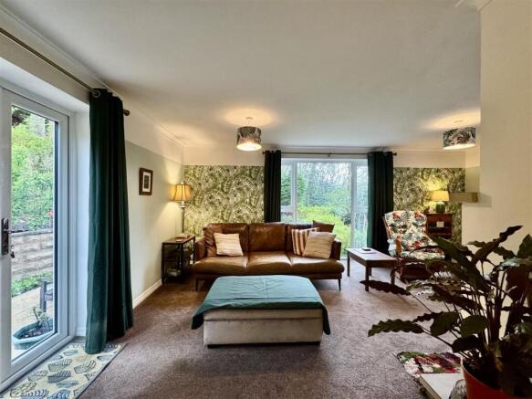 4 bed Detached for sale Image 11
