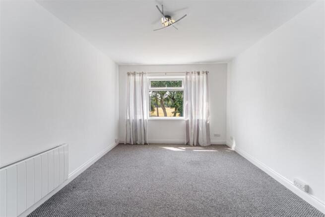 Clarence Road East, Weston-super-Mare photo 4