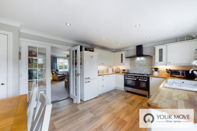 Modern Kitchen / Din