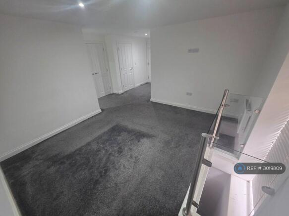 2 bed Flat to rent Image 11