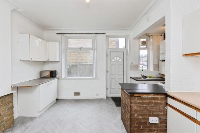 4 bed Terraced for sale Image 5
