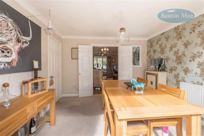 SEPARATE DINING ROOM