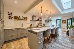 Cabin Cottage, Graham Road, Cookham, Maidenhead SL6 9JQ