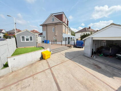 Hunters Grove, Collier Row, RM5 2UJ