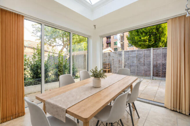 Barlow Road, London, W3 photo 4
