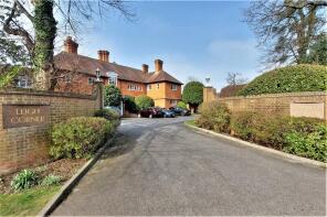 11, Oak Lodge, Leigh Corner, Cobham KT11 2RZ
