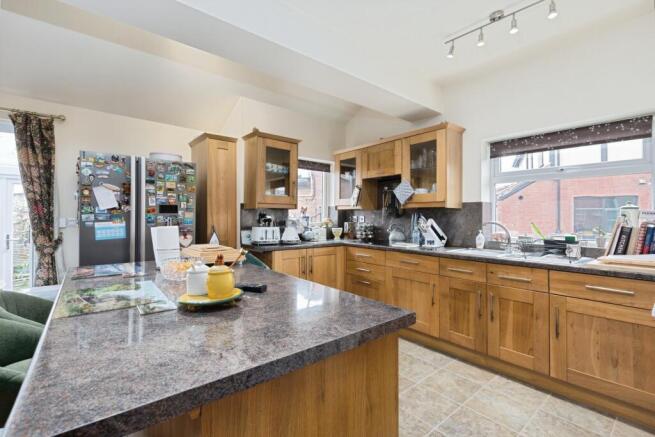 3 bed Semi-Detached for sale Image 12