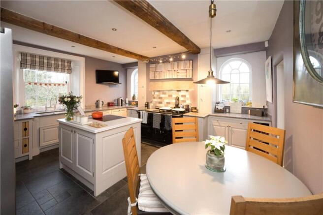 6 bed Detached for sale Image 4