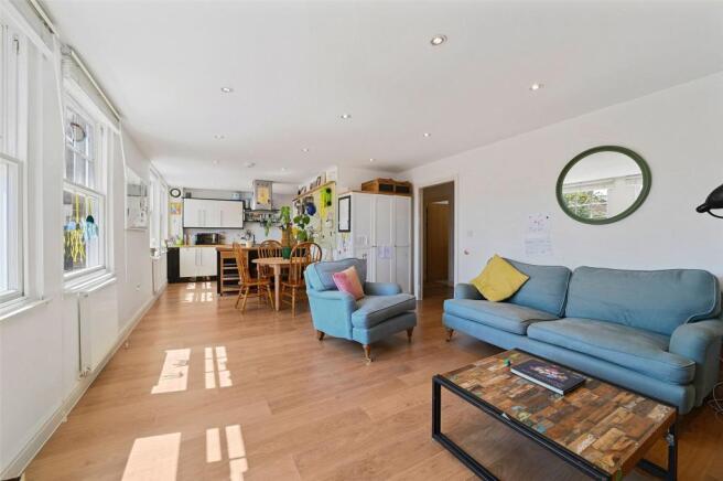 Fathom Court, E1