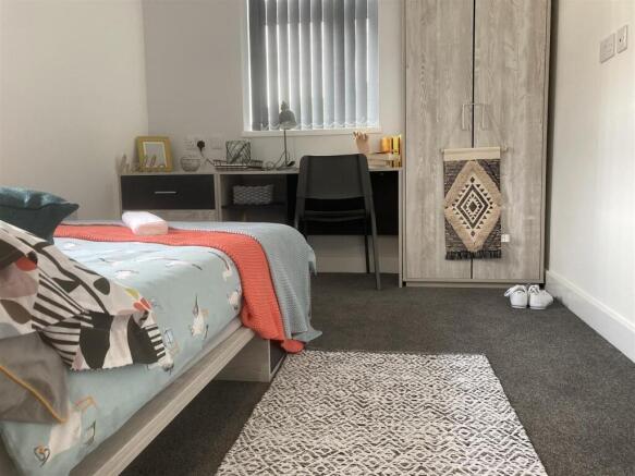 4 bed House Share to rent Image 4