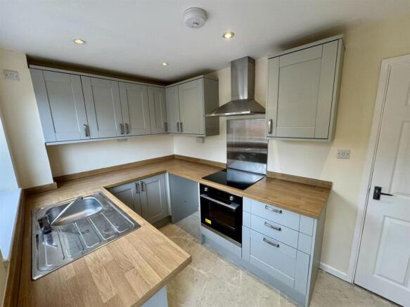 Kitchen (1/2)