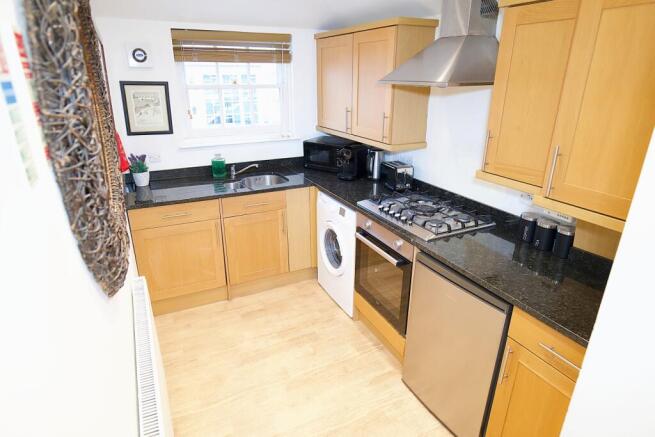 PHOTO SESSION 2.3P1169145-CGTC-WIN-017