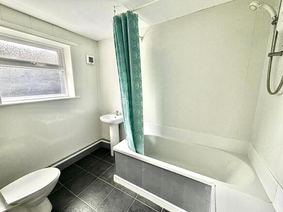 3 bed House to rent Image 7