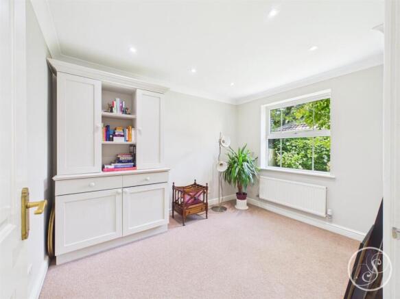 4 bed Detached for sale Image 12