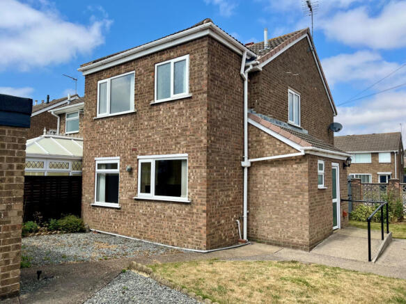 3 bed Semi-Detached for sale Image 12