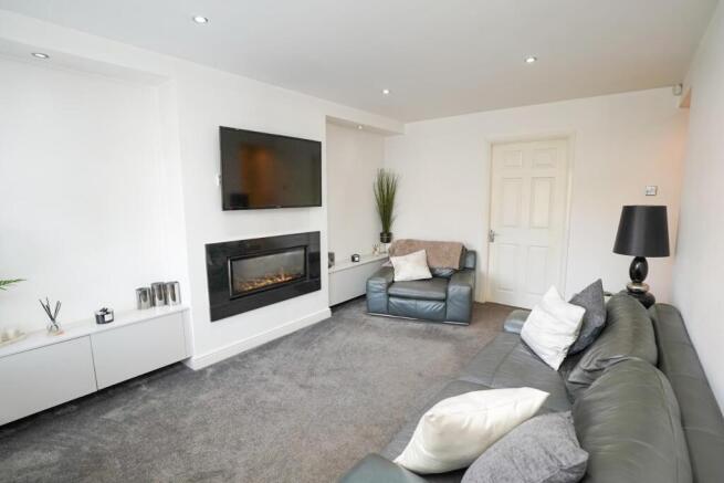 3 bed Semi-Detached for sale Image 4
